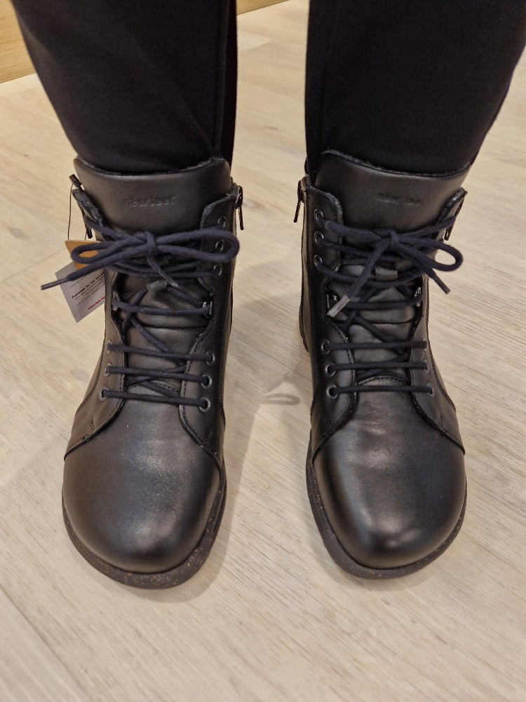 Leveäkärkiset ja hyvin avautuvat New Feet nilkkurit - vain Kenkä-Ralesta