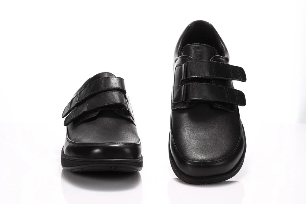 Miesten tilava ja päältä joustava New Feet tarrakenkä