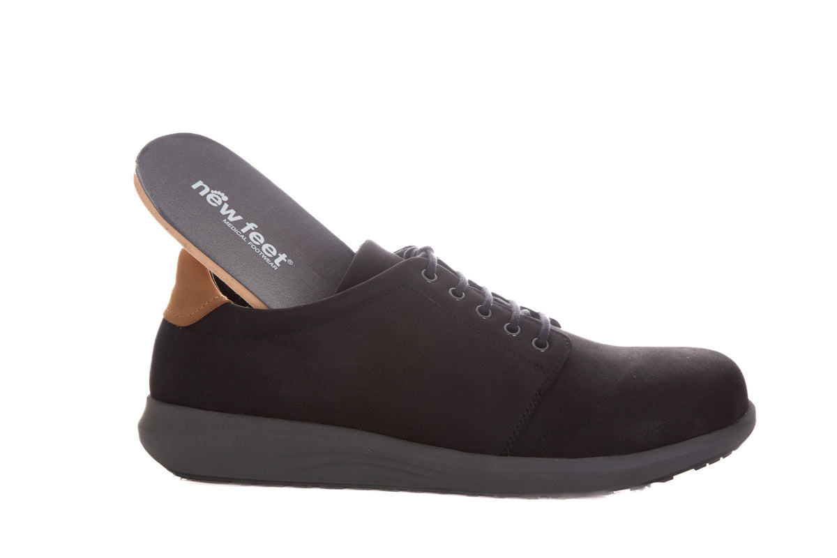 Miesten leveäkärkinen New Feet kävelykenkä